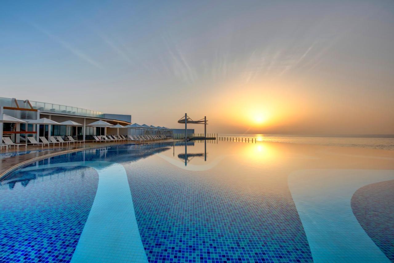 Royal M Al Aqah Beach Resort By Gewan Екстер'єр фото Infinity pool at the Dead Sea